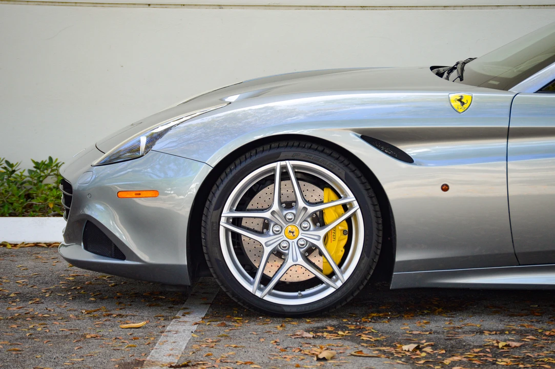 2015 Ferrari California T - Image 10 of 31
