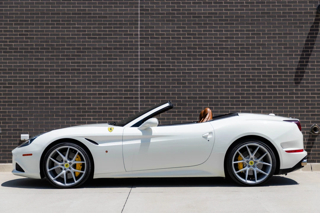 2015 Ferrari California T - Image 3 of 31