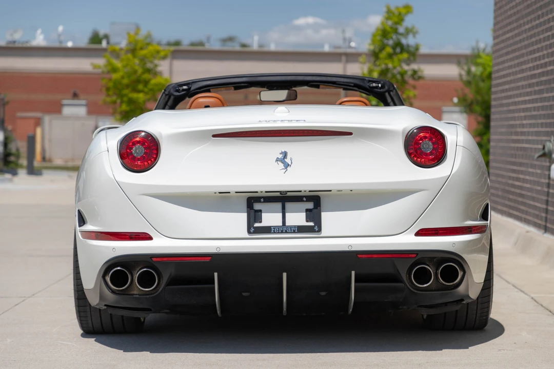 2015 Ferrari California T - Image 5 of 31