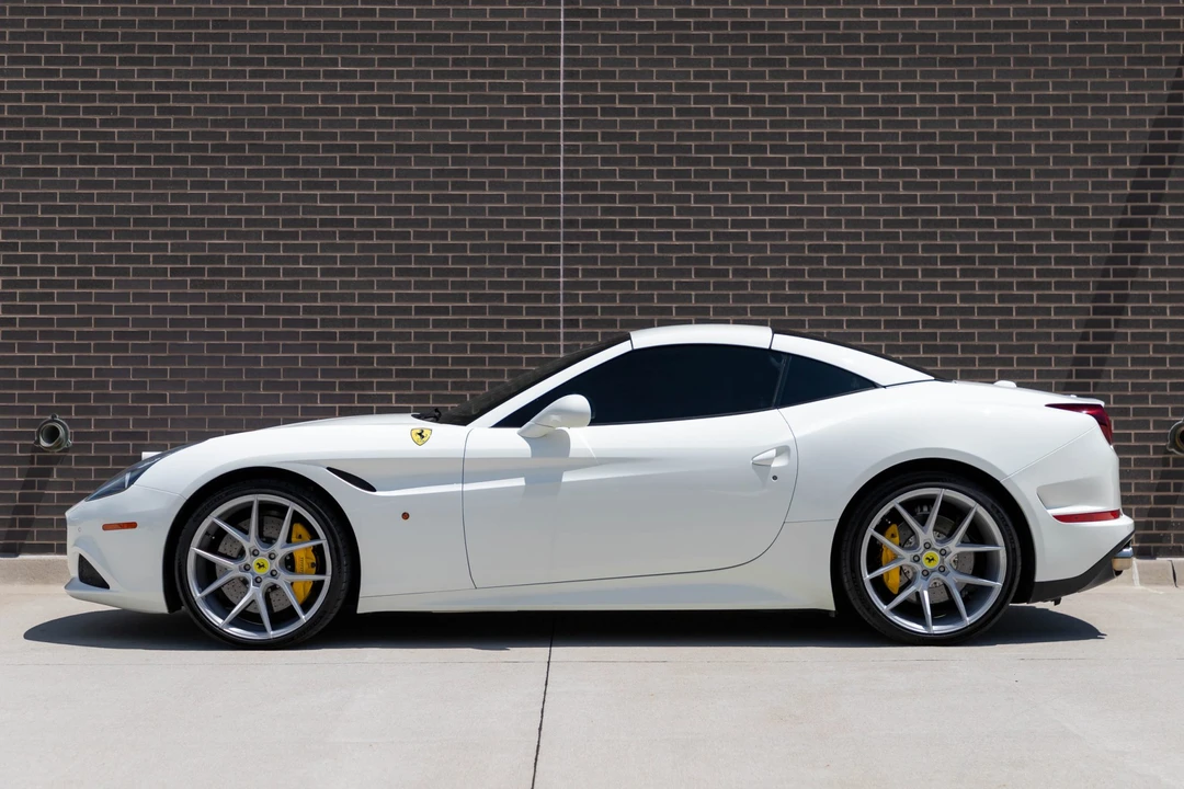2015 Ferrari California T - Image 11 of 31