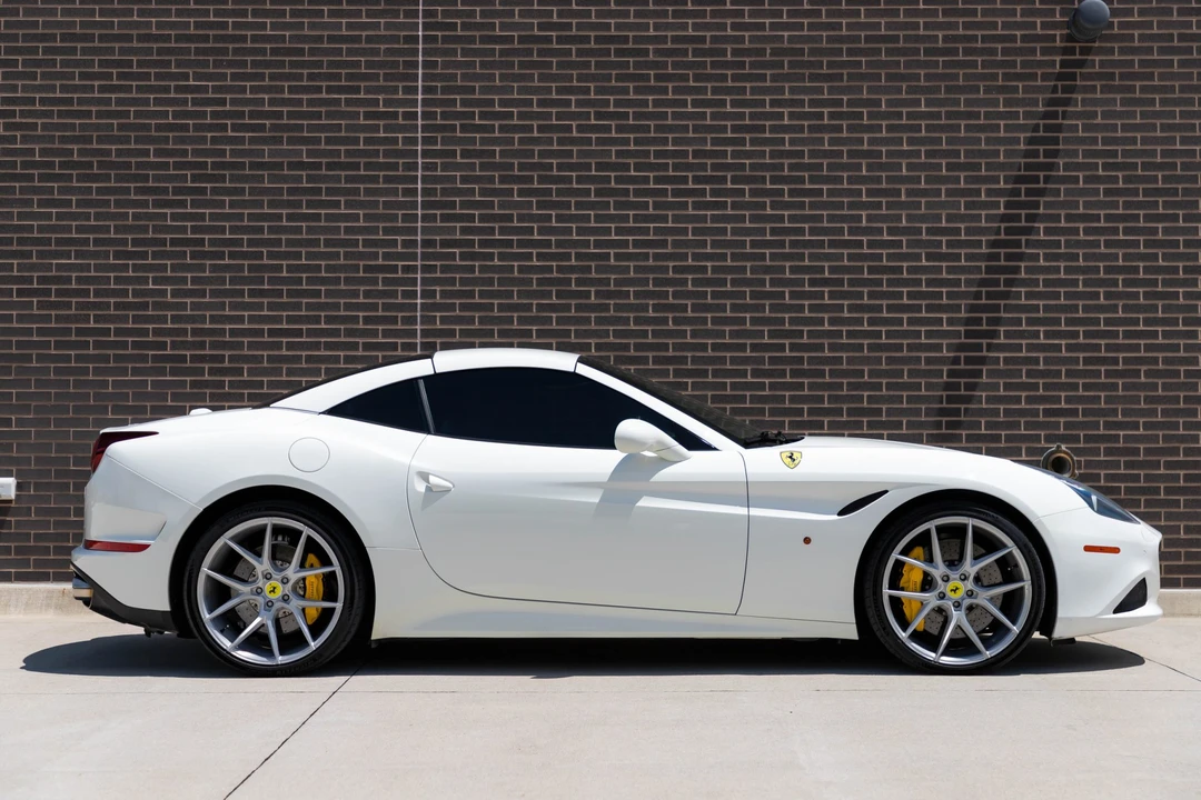2015 Ferrari California T - Image 14 of 31