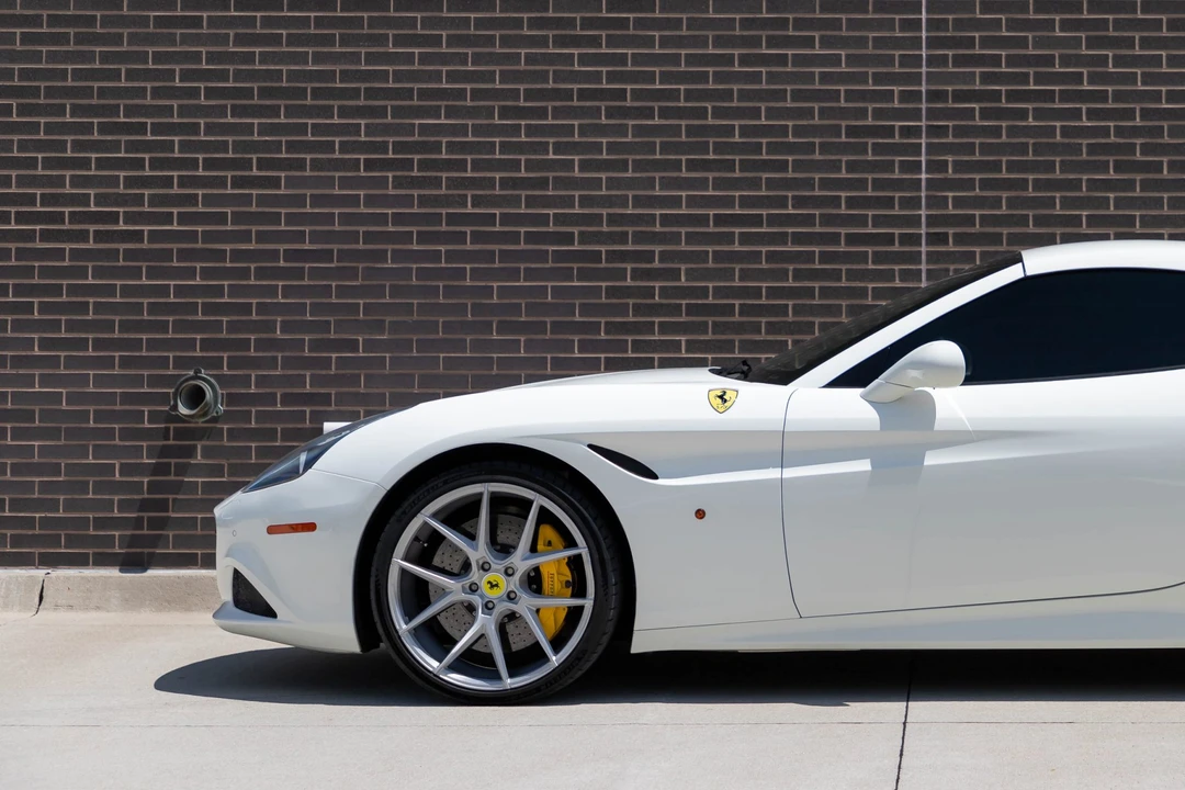 2015 Ferrari California T - Image 16 of 31