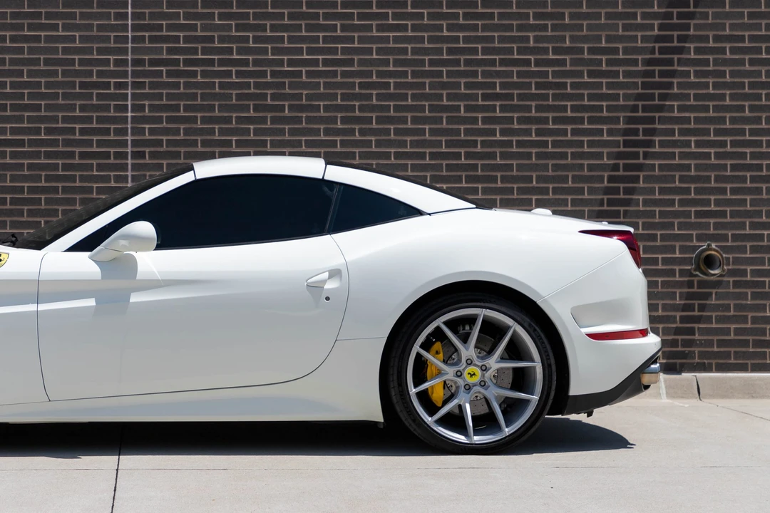 2015 Ferrari California T - Image 17 of 31