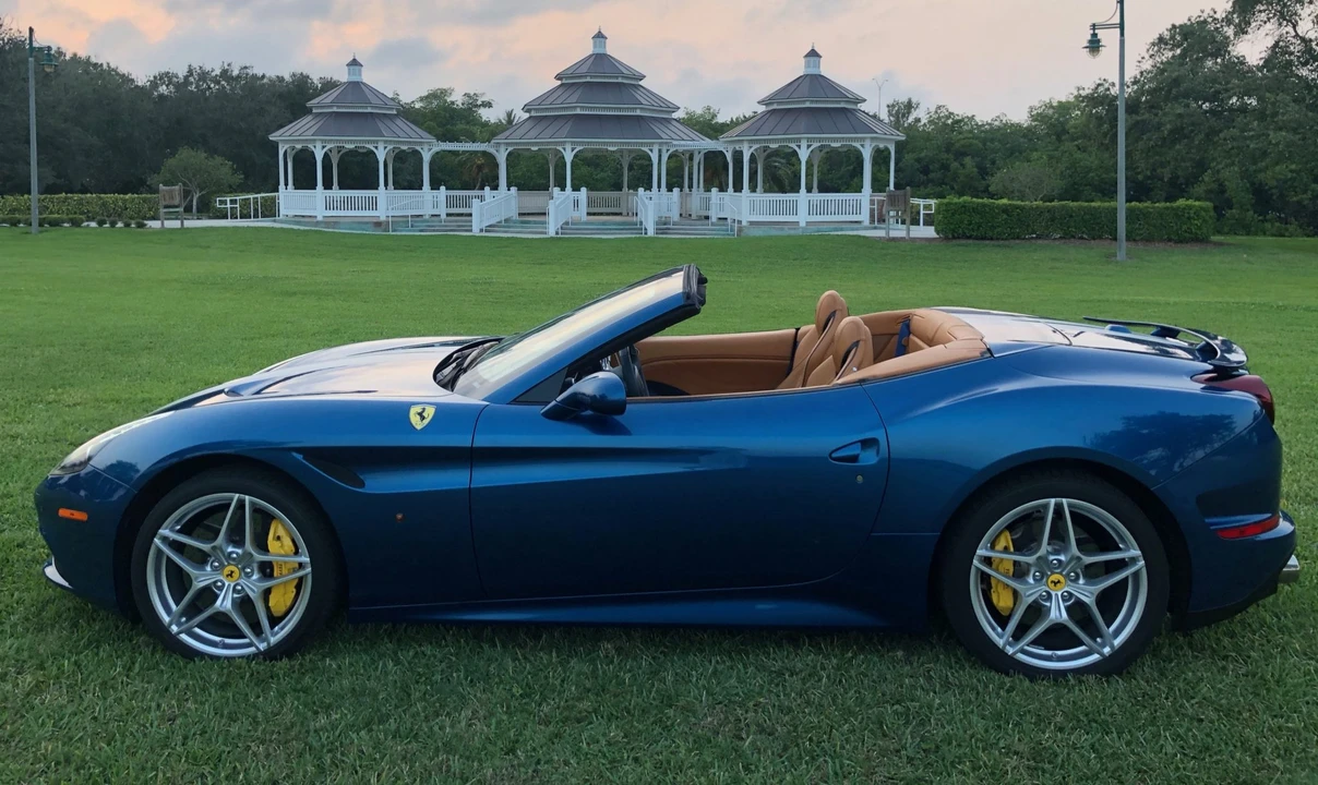 2015 Ferrari California T - Image 12 of 31