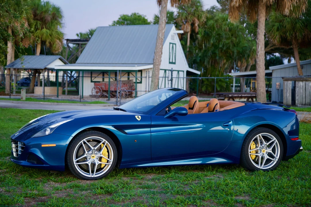 2015 Ferrari California T - Image 8 of 31