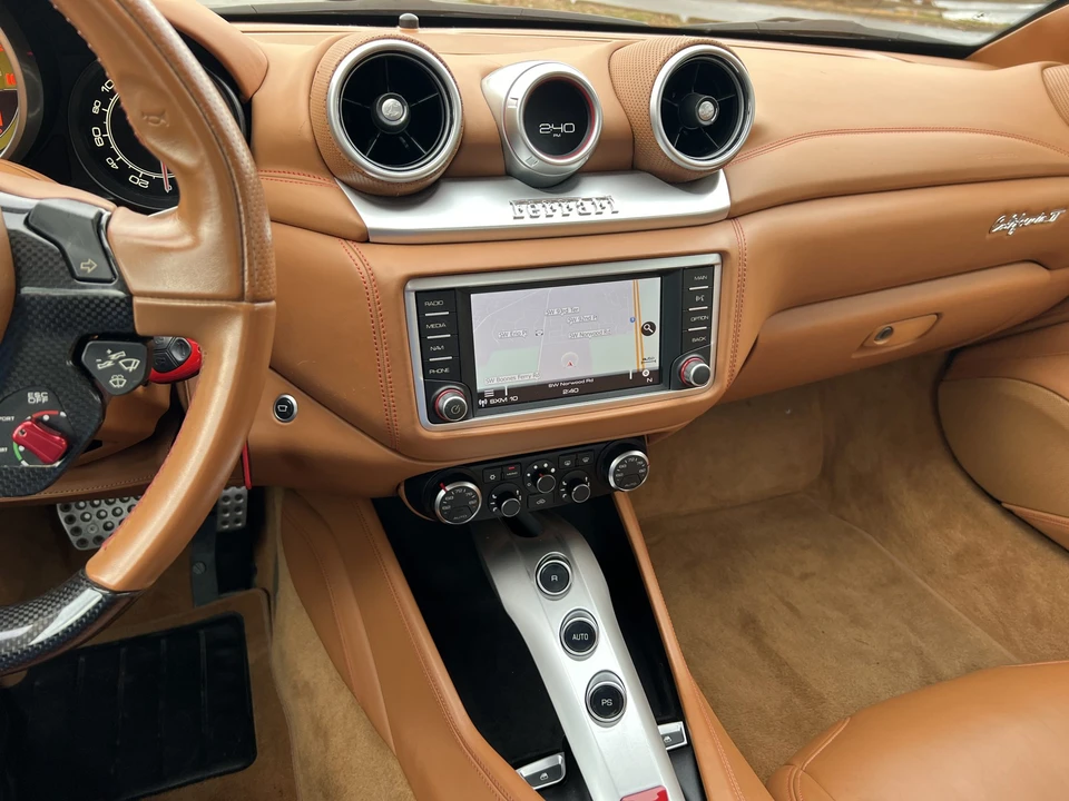 2015 Ferrari California T - Image 28 of 31