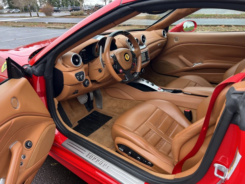 2015 Ferrari California T - Image 22 of 31
