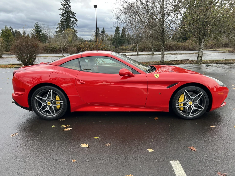 2015 Ferrari California T - Image 10 of 31