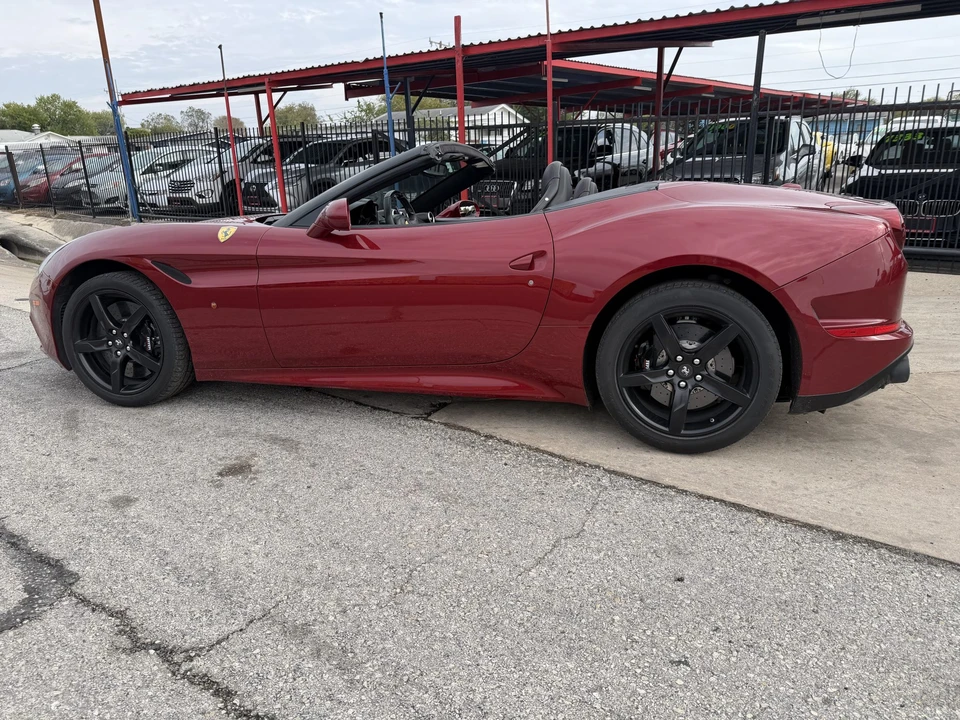 2015 Ferrari California T - Image 9 of 31