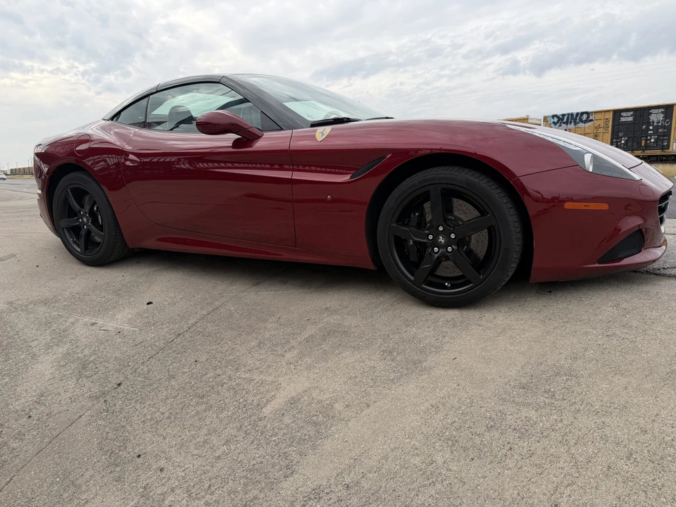 2015 Ferrari California T - Image 14 of 31