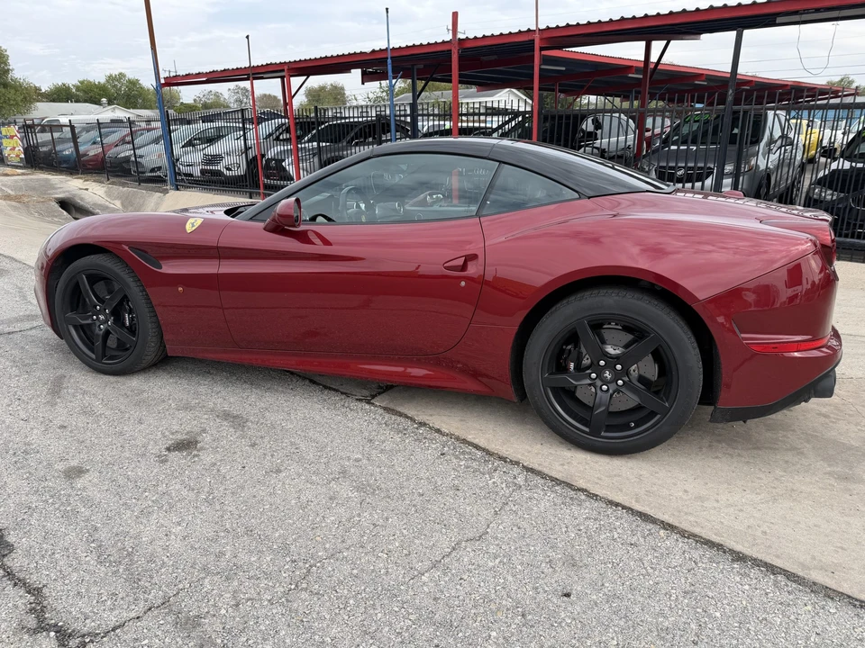 2015 Ferrari California T - Image 22 of 31