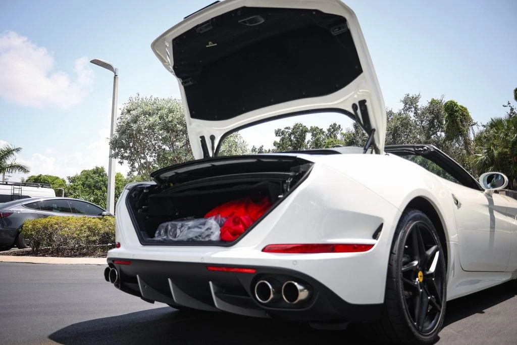 2015 Ferrari California T - Image 23 of 31