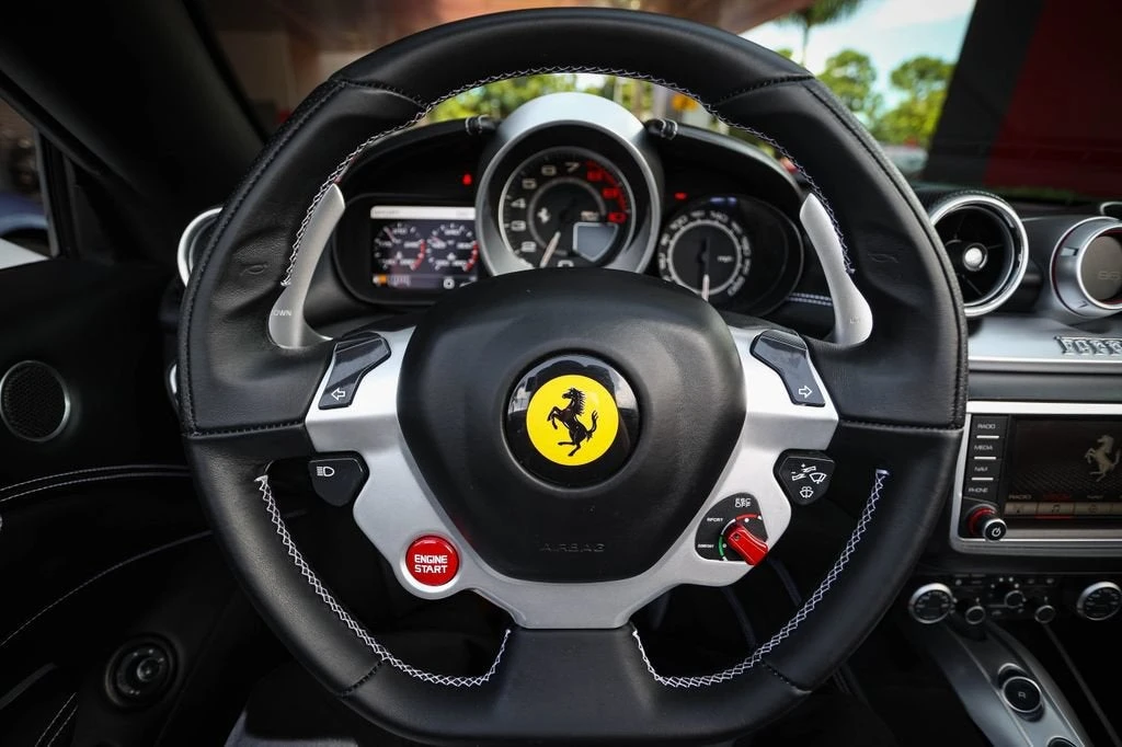 2015 Ferrari California T - Image 30 of 31