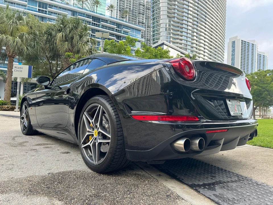 2015 Ferrari California T - Image 27 of 31