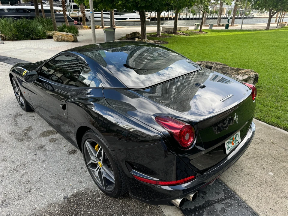 2015 Ferrari California T - Image 28 of 31