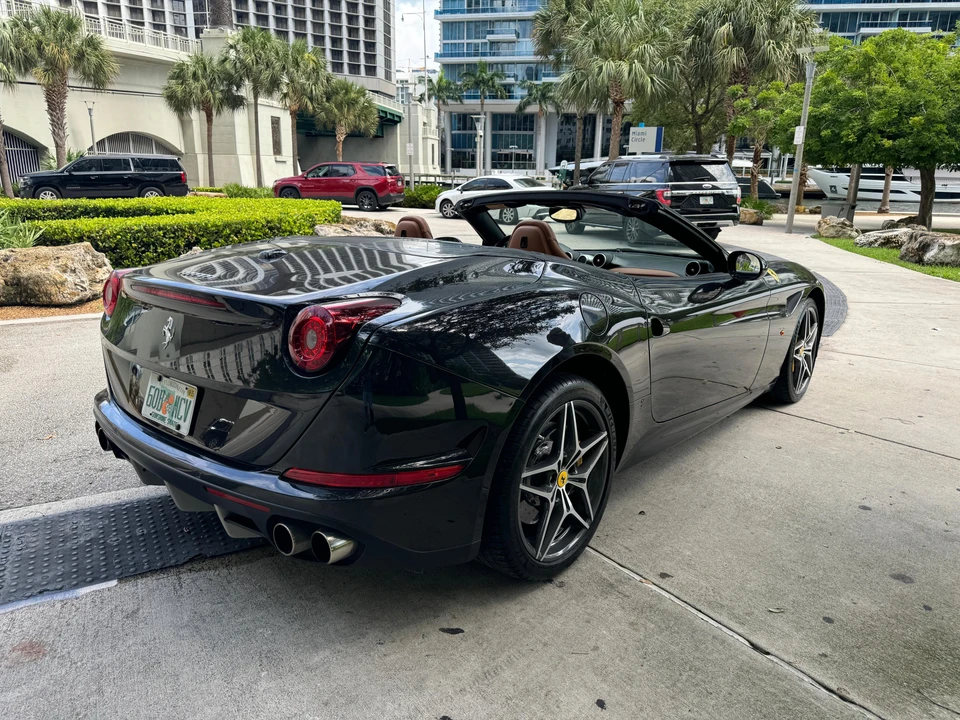 2015 Ferrari California T - Image 15 of 31