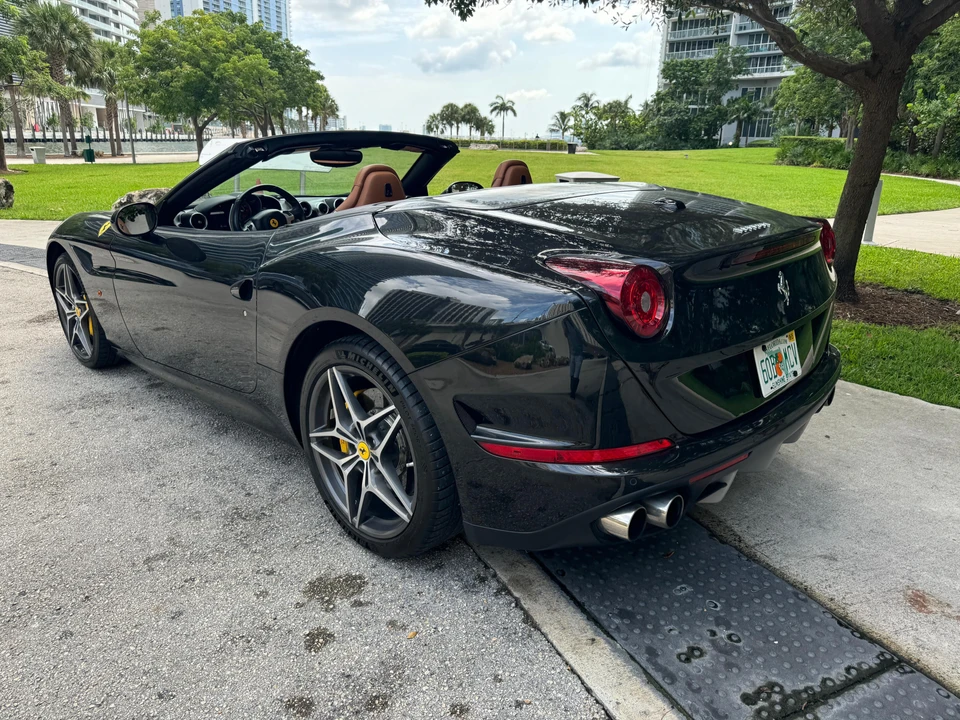 2015 Ferrari California T - Image 13 of 31