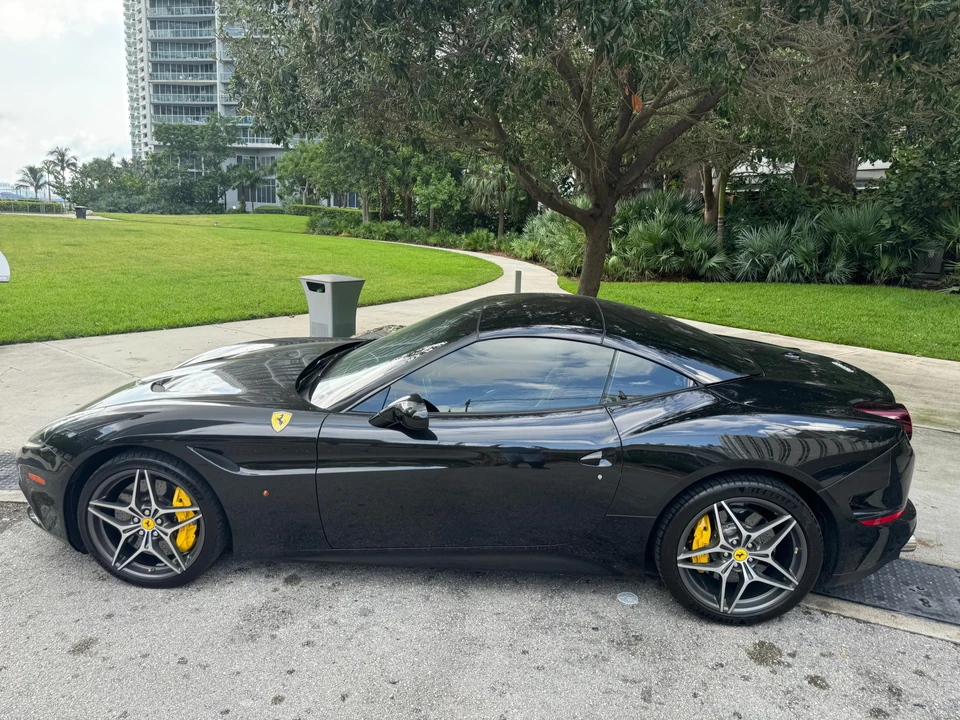 2015 Ferrari California T - Image 25 of 31