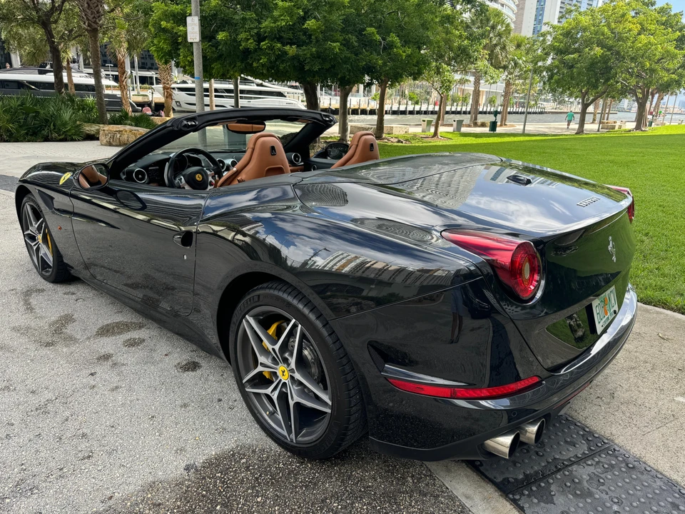 2015 Ferrari California T - Image 12 of 31