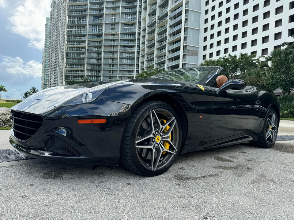 2015 Ferrari California T - Image 8 of 31