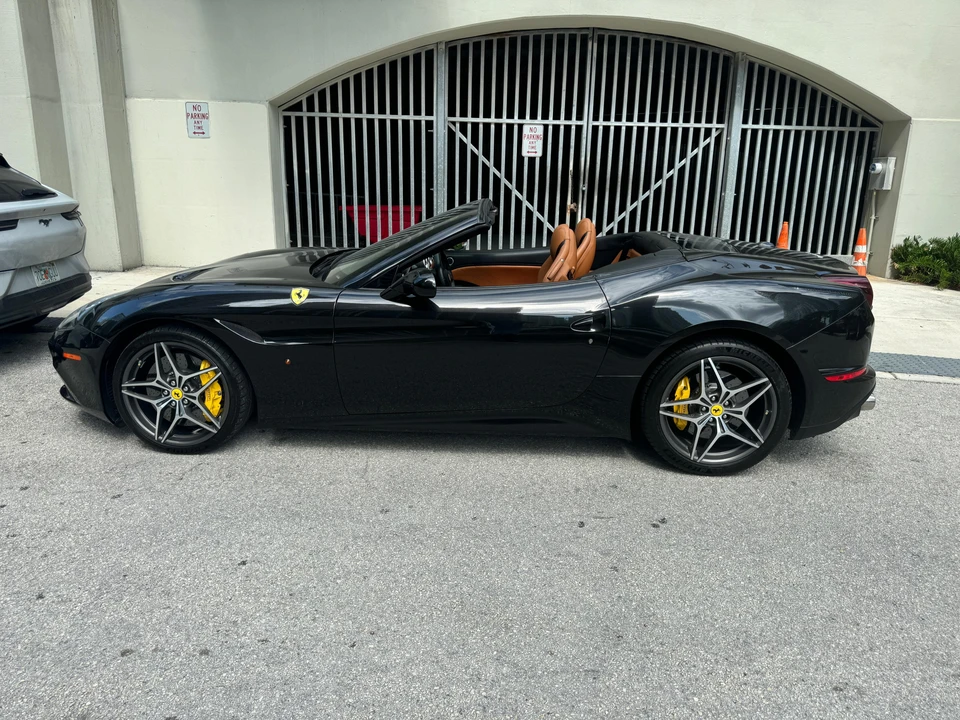 2015 Ferrari California T - Image 9 of 31