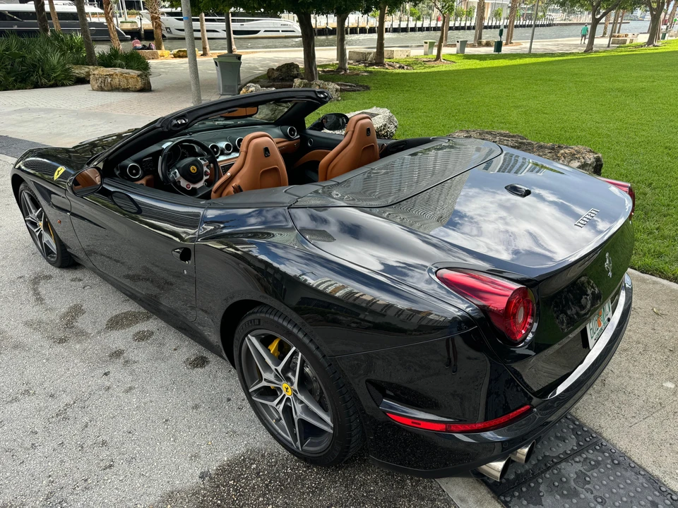 2015 Ferrari California T - Image 10 of 31