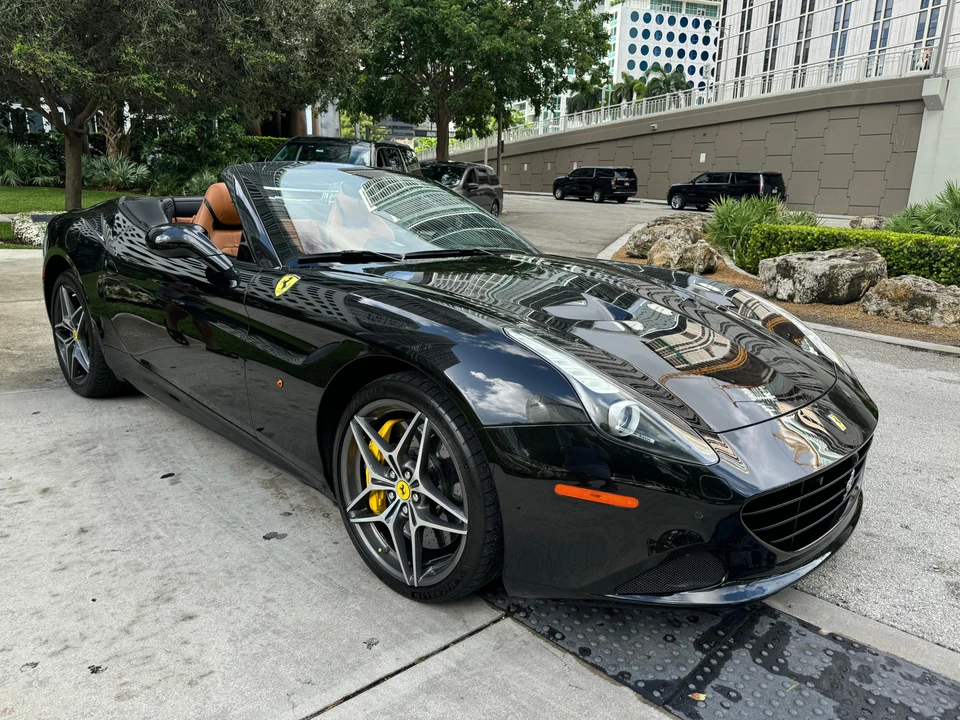 2015 Ferrari California T - Image 17 of 31