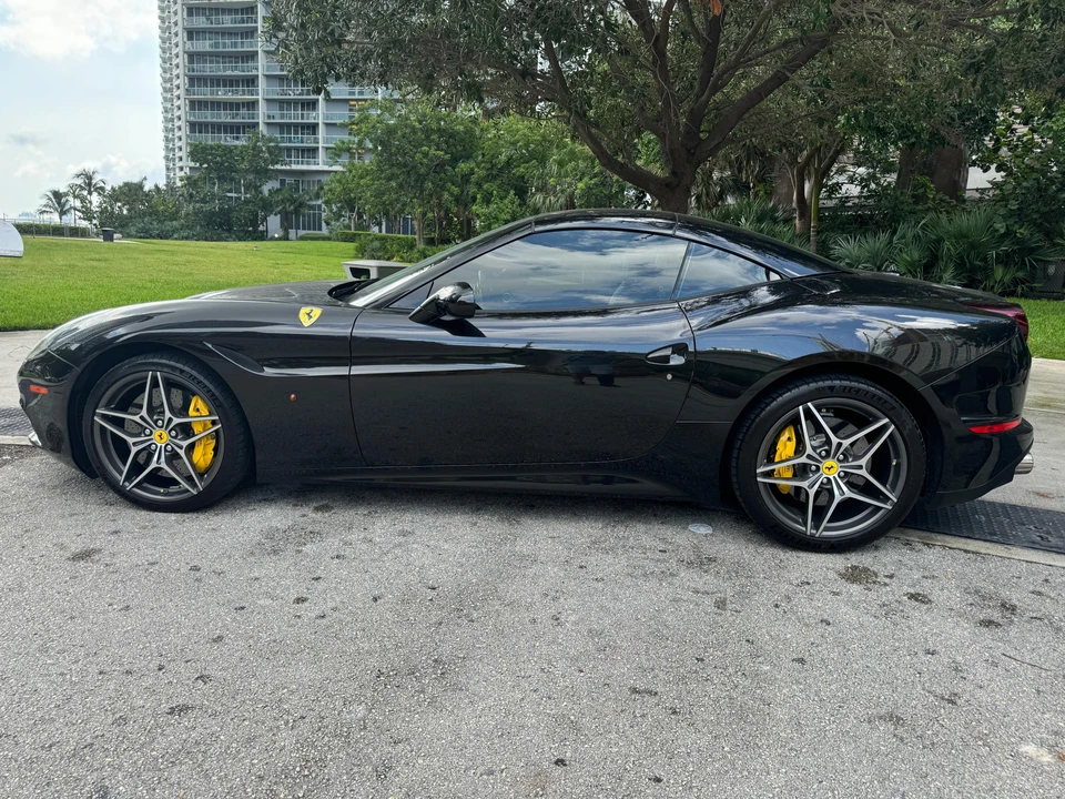 2015 Ferrari California T - Image 24 of 31