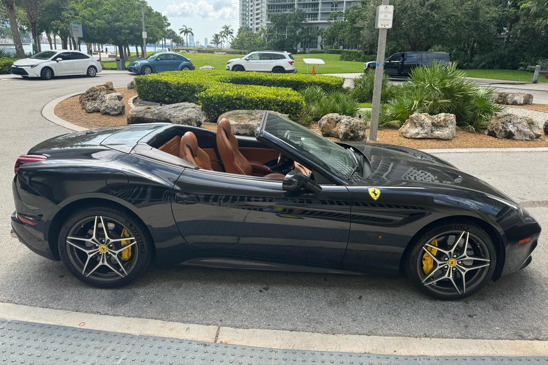 2015 Ferrari California T - Image 3 of 31