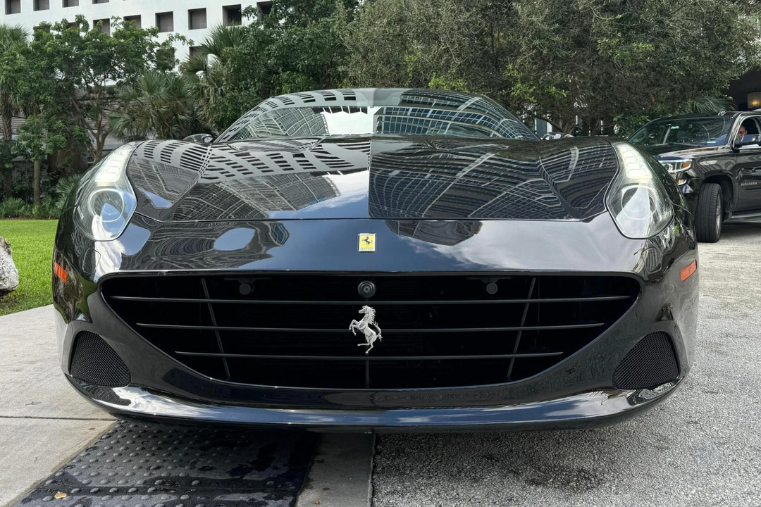 2015 Ferrari California T - Image 2 of 31