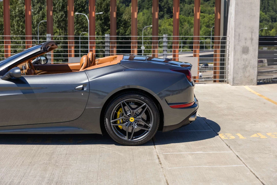 2015 Ferrari California T - Image 25 of 31