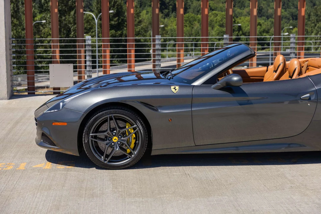 2015 Ferrari California T - Image 24 of 31
