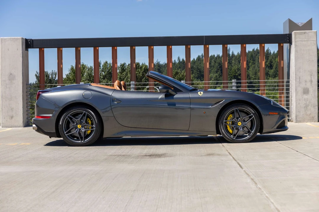 2015 Ferrari California T - Image 13 of 31