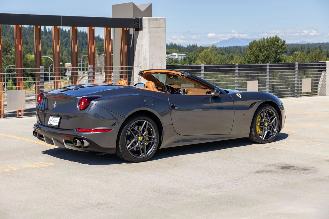 2015 Ferrari California T - Image 12 of 31