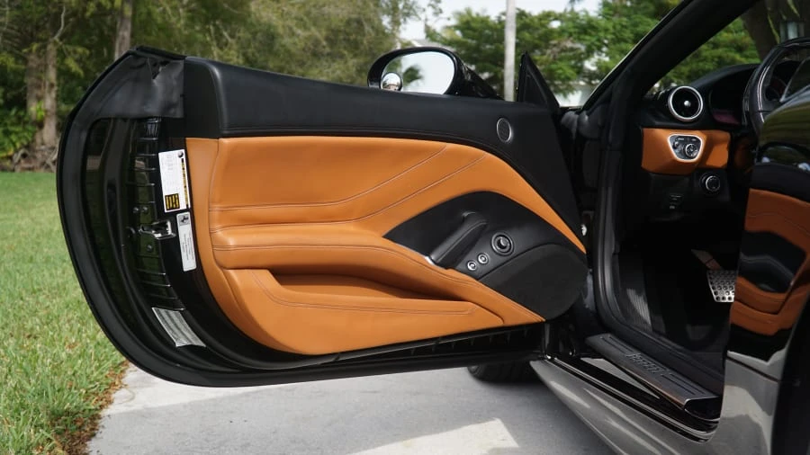 2015 Ferrari California T - Image 21 of 29