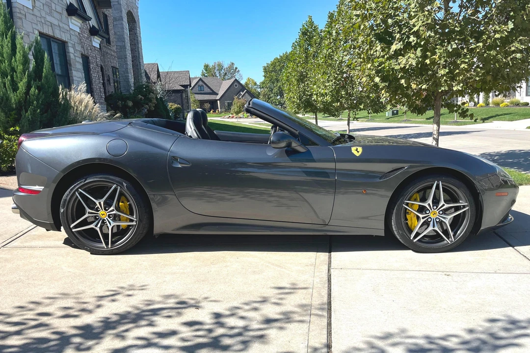 2015 Ferrari California T - Image 3 of 31
