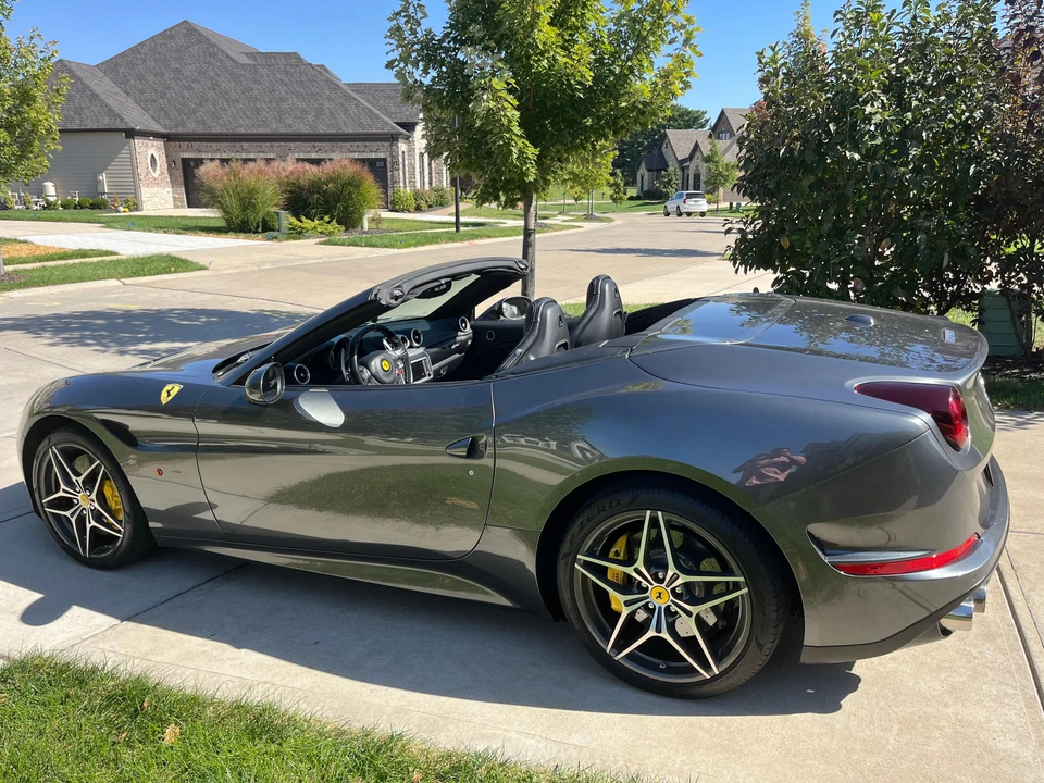 2015 Ferrari California T - Image 8 of 31