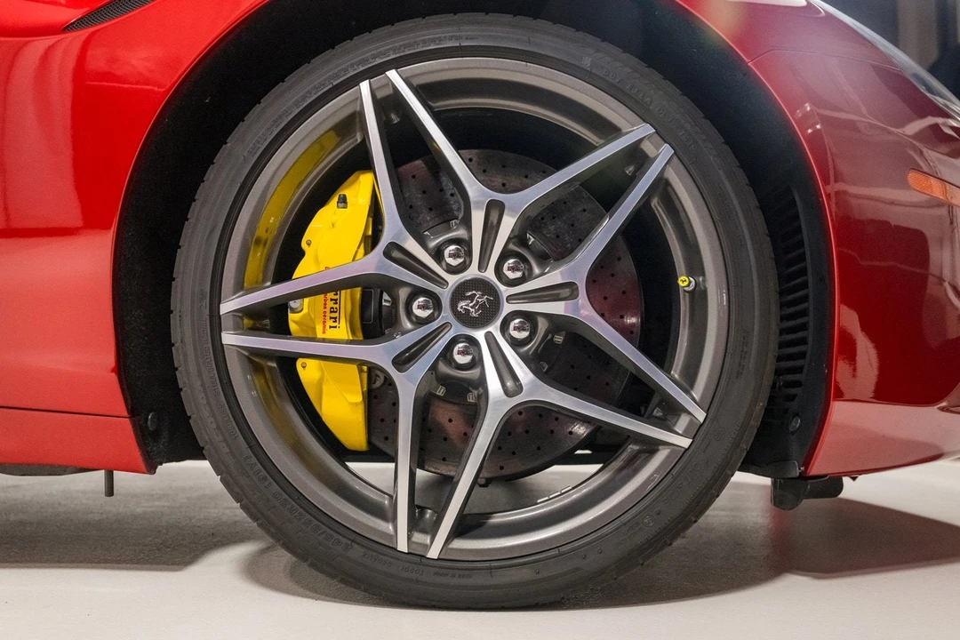 2015 Ferrari California T - Image 19 of 31