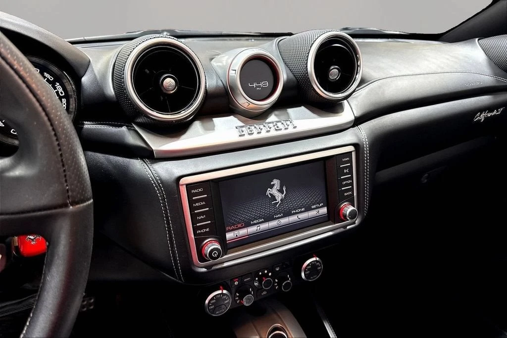 2015 Ferrari California T - Image 10 of 31