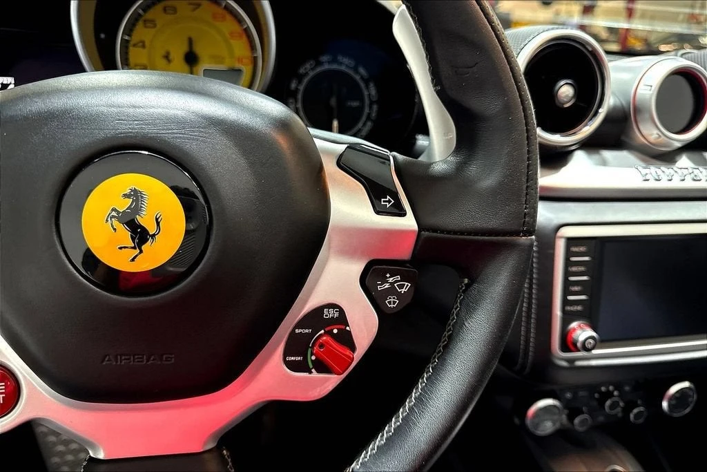 2015 Ferrari California T - Image 12 of 31