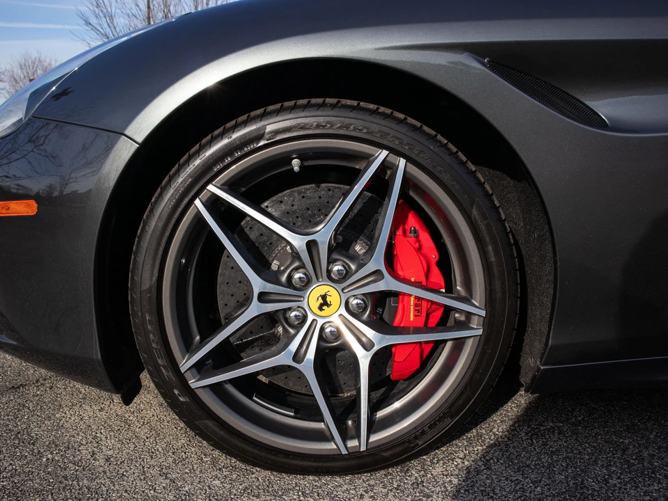 2015 Ferrari California T - Image 28 of 31