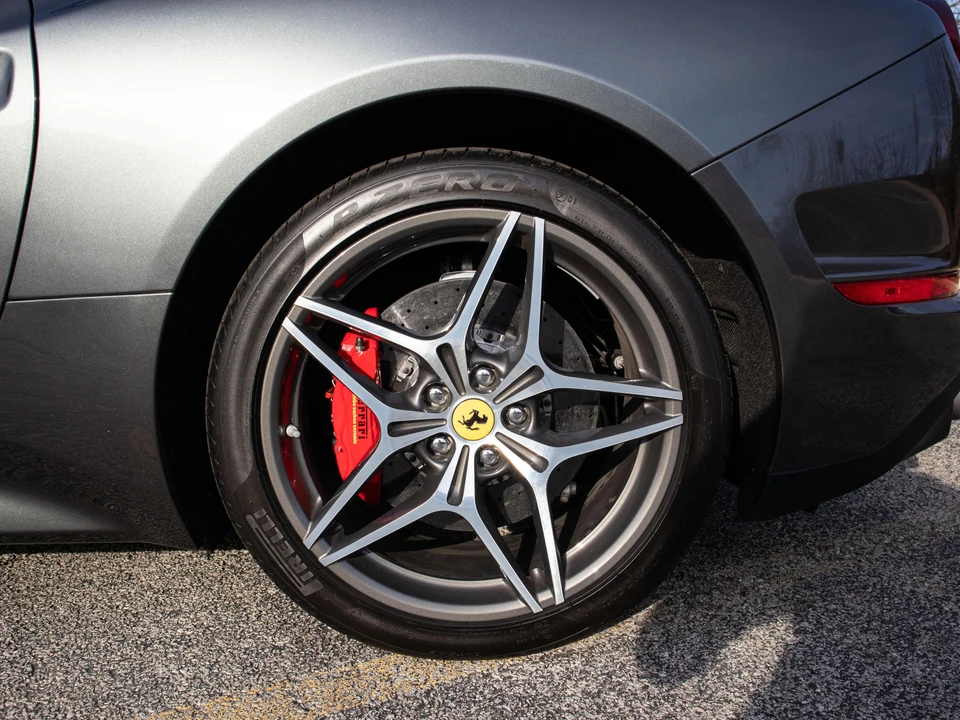 2015 Ferrari California T - Image 29 of 31
