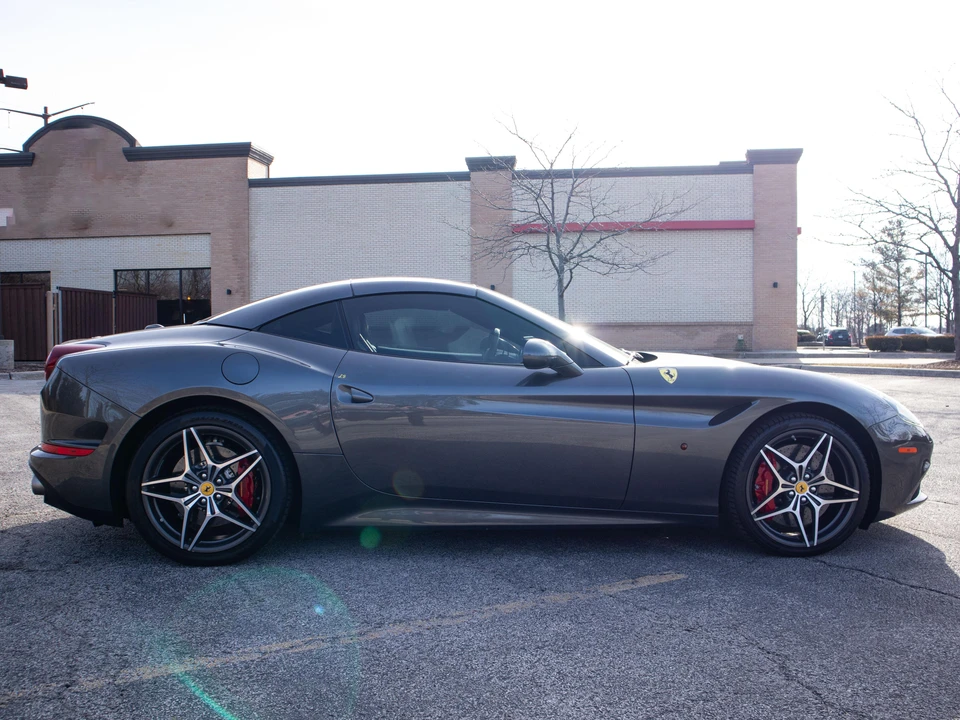 2015 Ferrari California T - Image 16 of 31