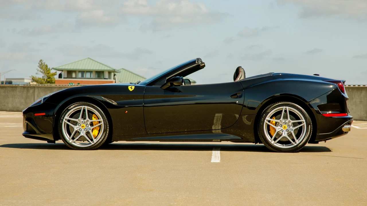 2015 Ferrari California T - Image 4 of 31