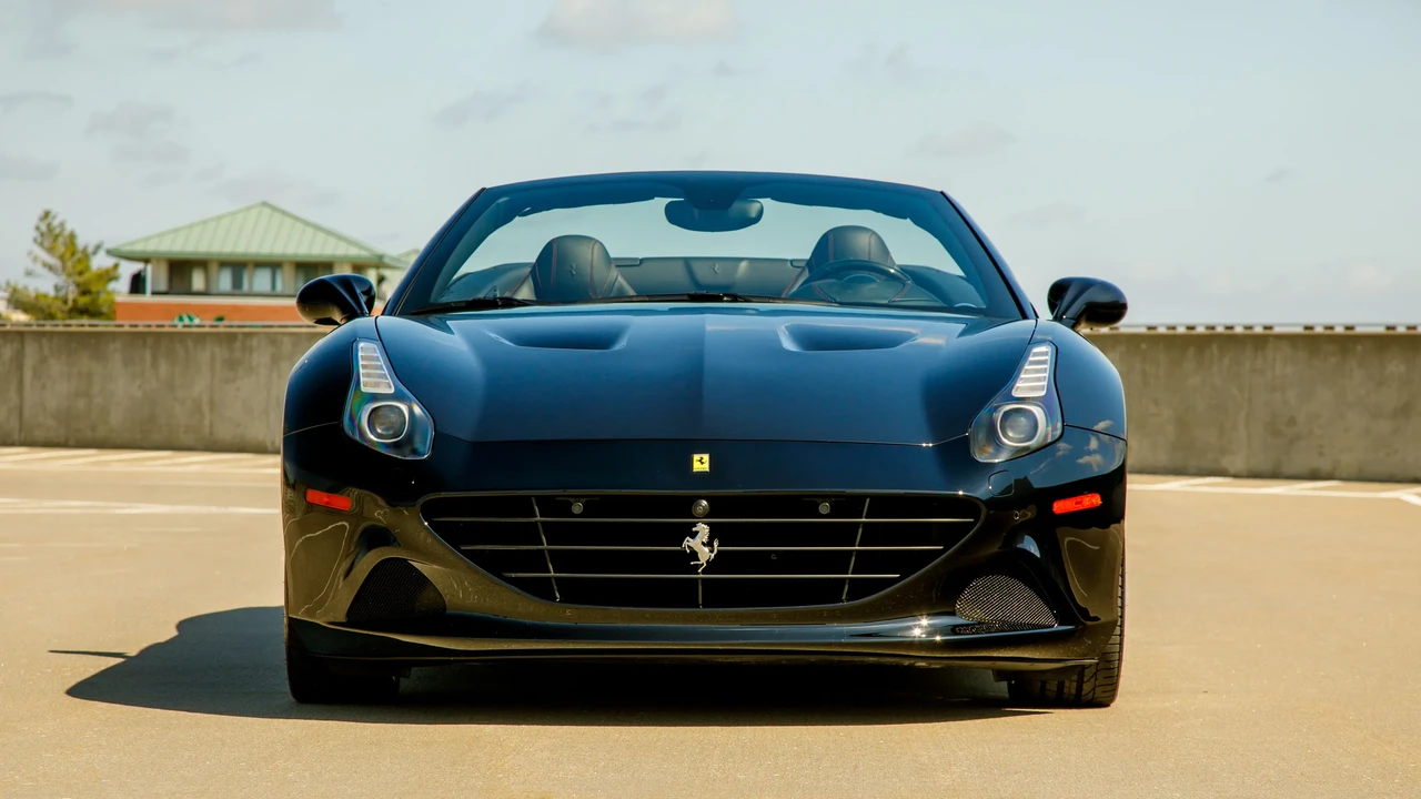 2015 Ferrari California T - Image 10 of 31
