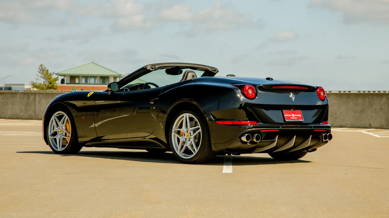 2015 Ferrari California T - Image 5 of 31