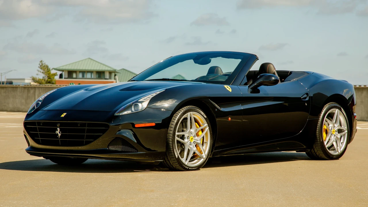 2015 Ferrari California T - Image 3 of 31