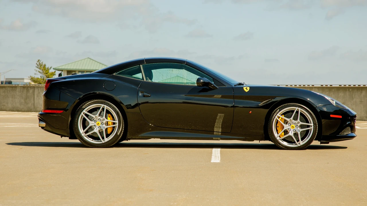 2015 Ferrari California T - Image 8 of 31