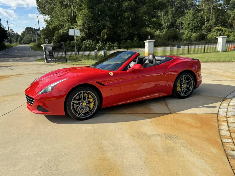 2015 Ferrari California T - Image 16 of 31
