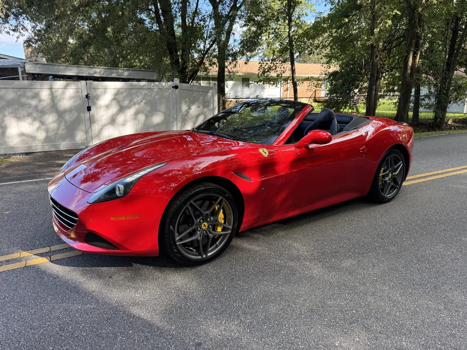 2015 Ferrari California T - Image 2 of 31